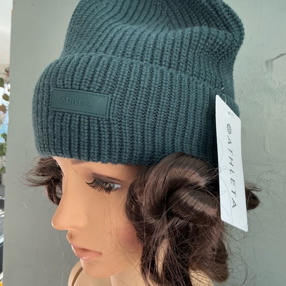 Athleta Dark Hunter Green Ribbed Knit Beanie Hat Winter Fall NWT